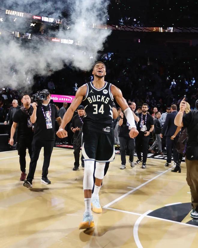 九游娱乐-关于雄鹿前途光明！，字母哥新星出色发挥表现突出再创辉煌时刻的信息