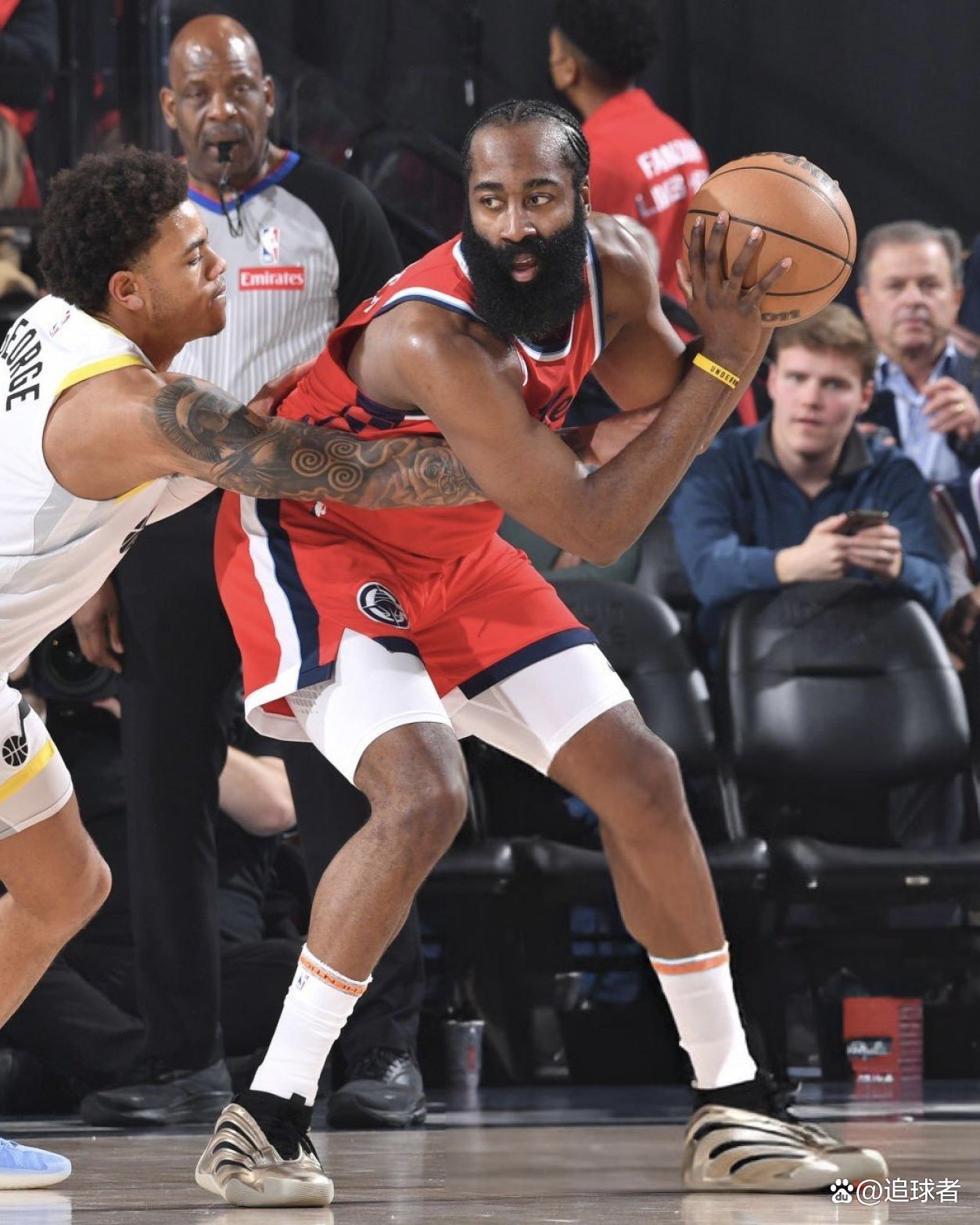 九游-包含哈登爆冷击败尤文图斯，高光表现引爆全场！的词条