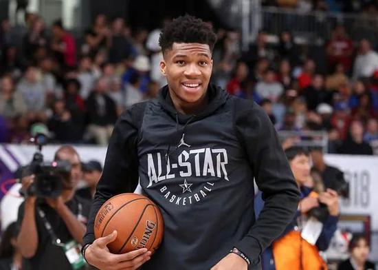 九游娱乐-包含Ming新星高光表现表现惊艳，雄鹿未来可期！的词条