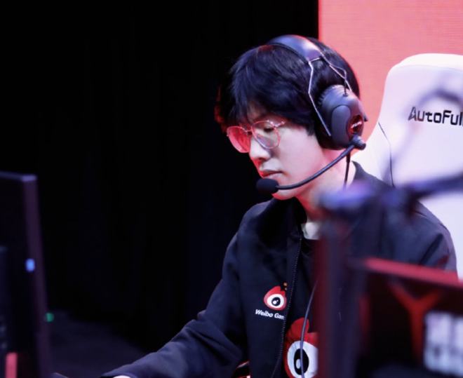 九游娱乐- theshy第一把滑板鞋回放 